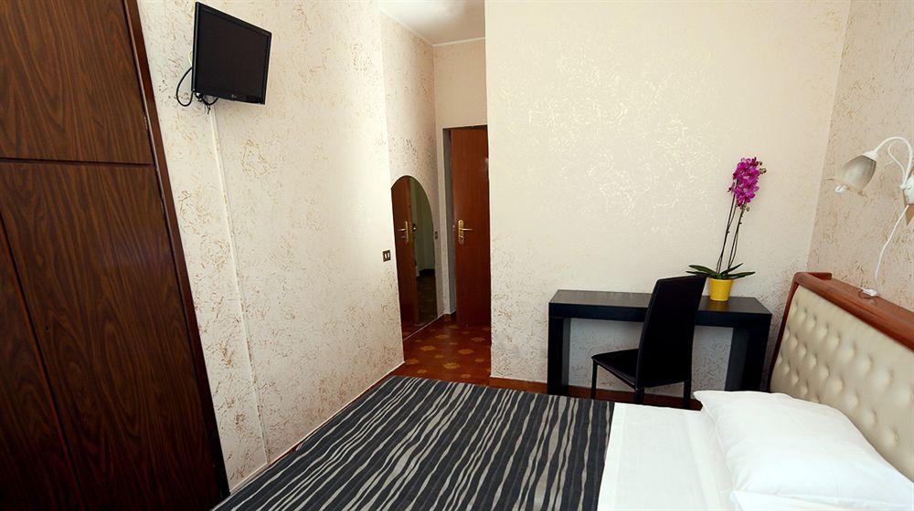 Hotel Roma Room