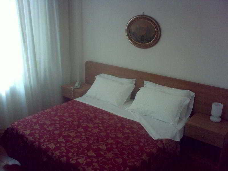 Hotel Roma Room