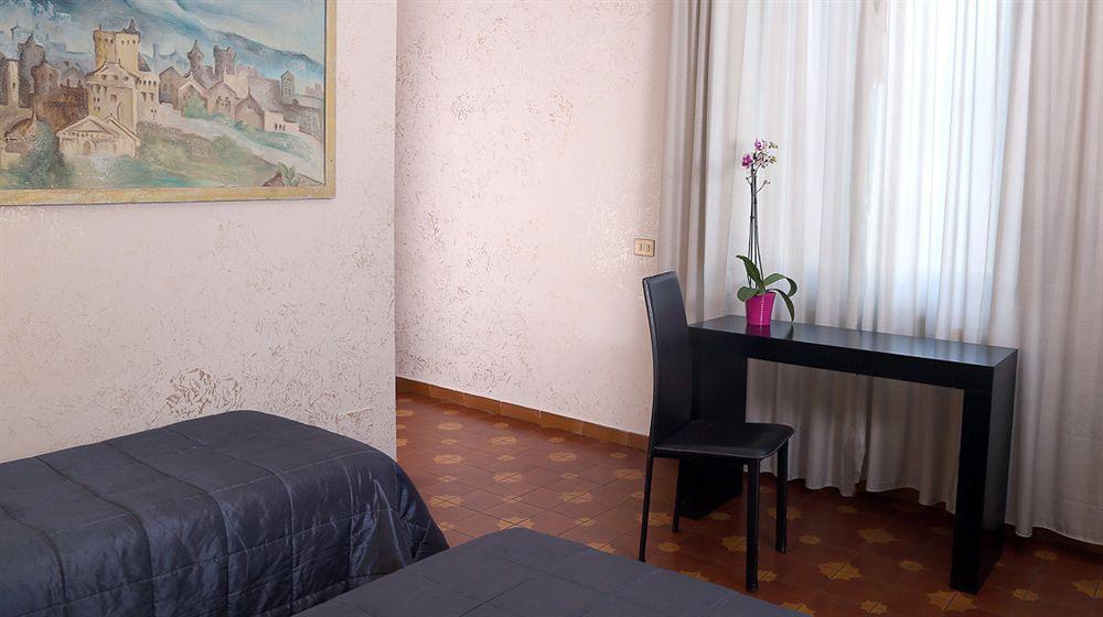 Hotel Roma Room