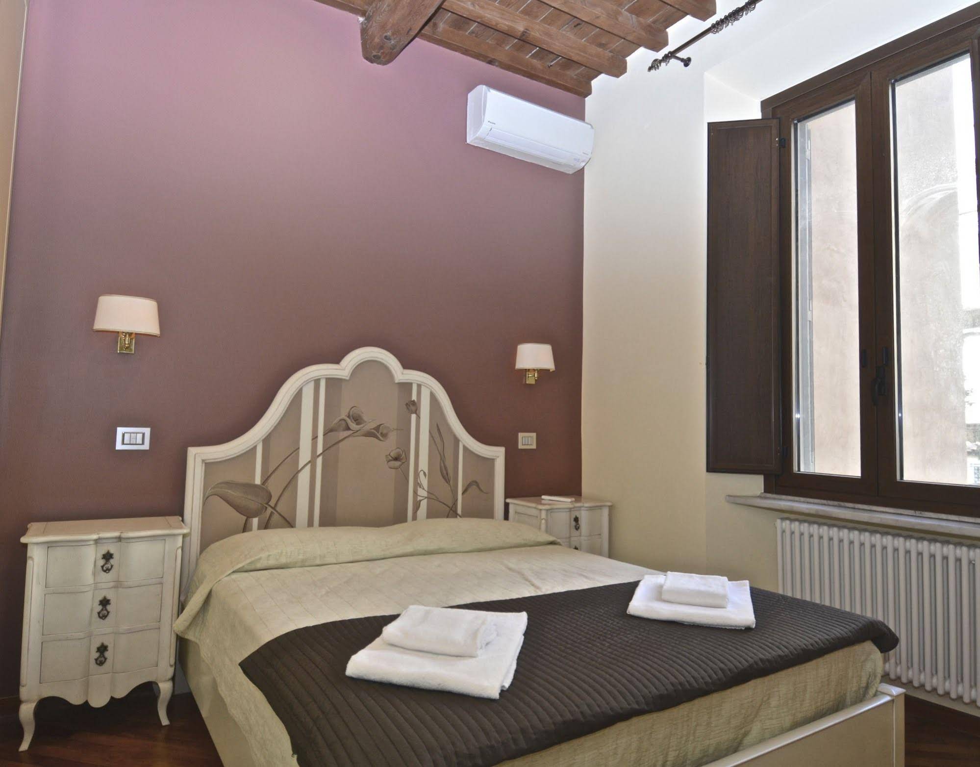 House & The City Colosseo Apartments
