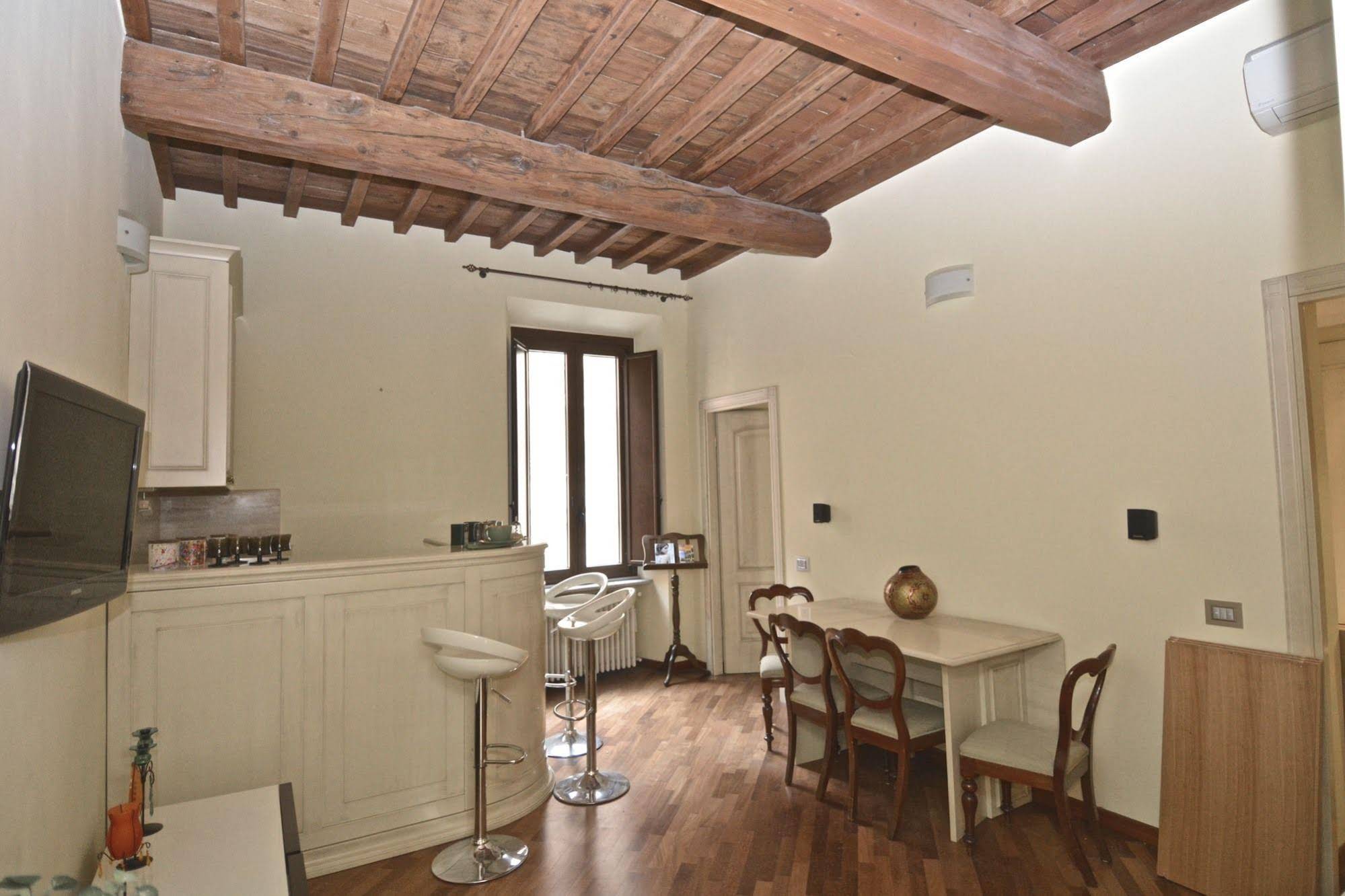 House & The City Colosseo Apartments