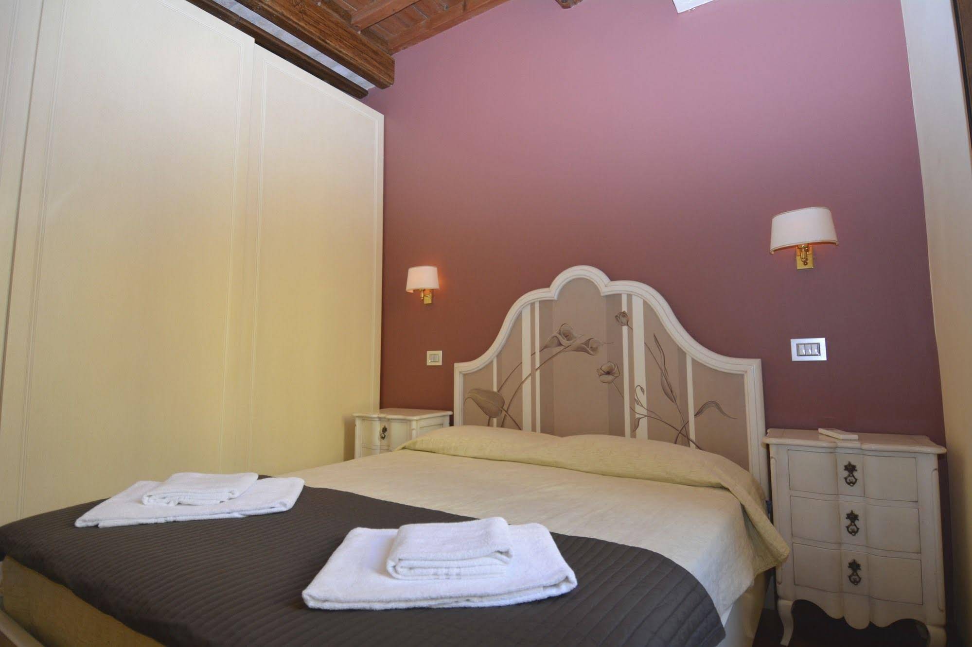 House & The City Colosseo Apartments