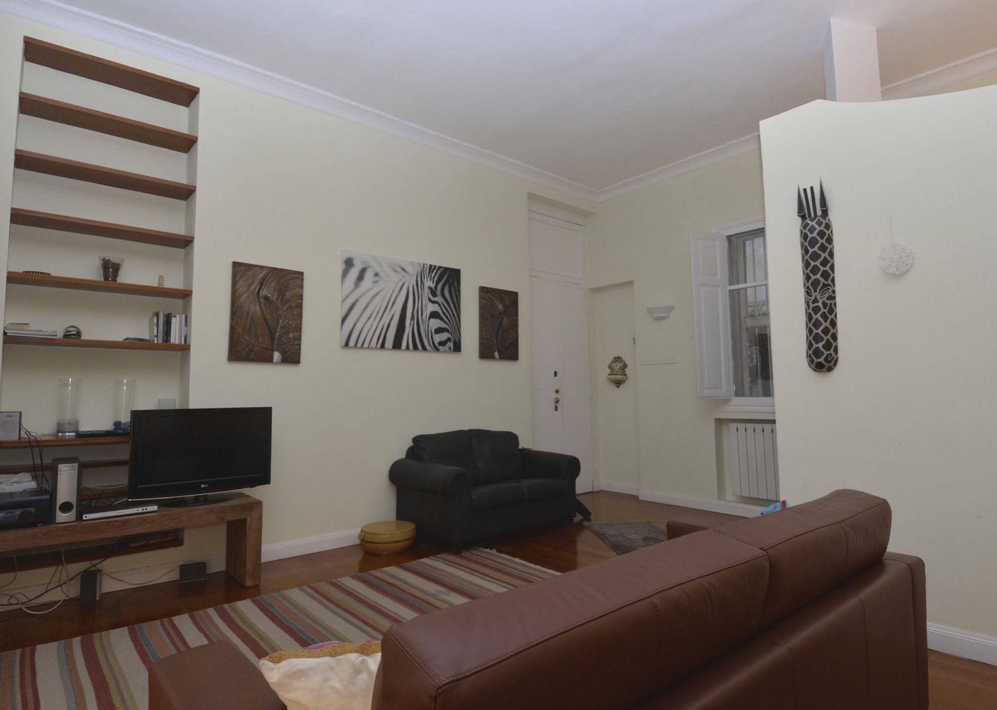 House & The City Colosseo Apartments