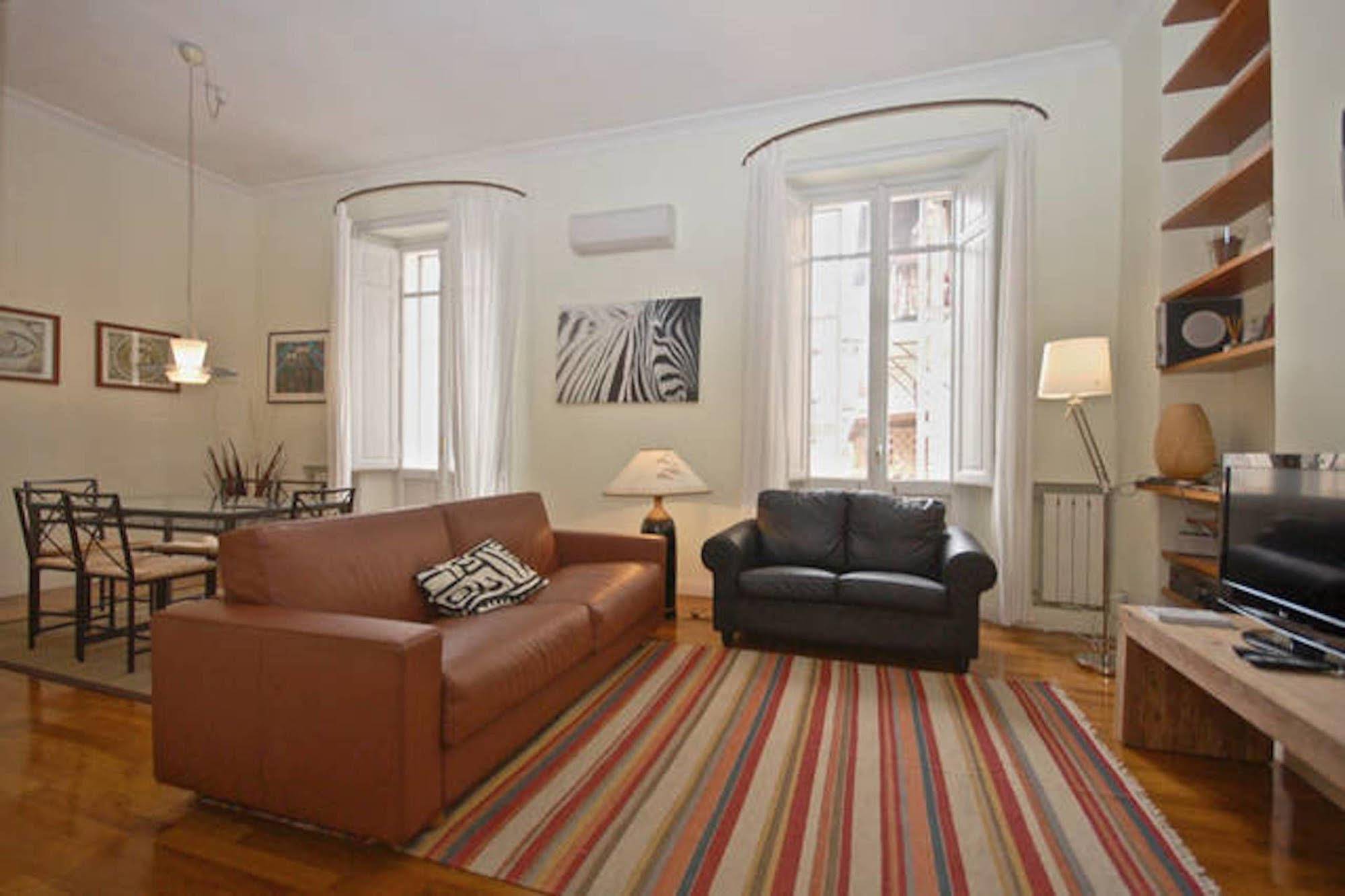 House & The City Colosseo Apartments