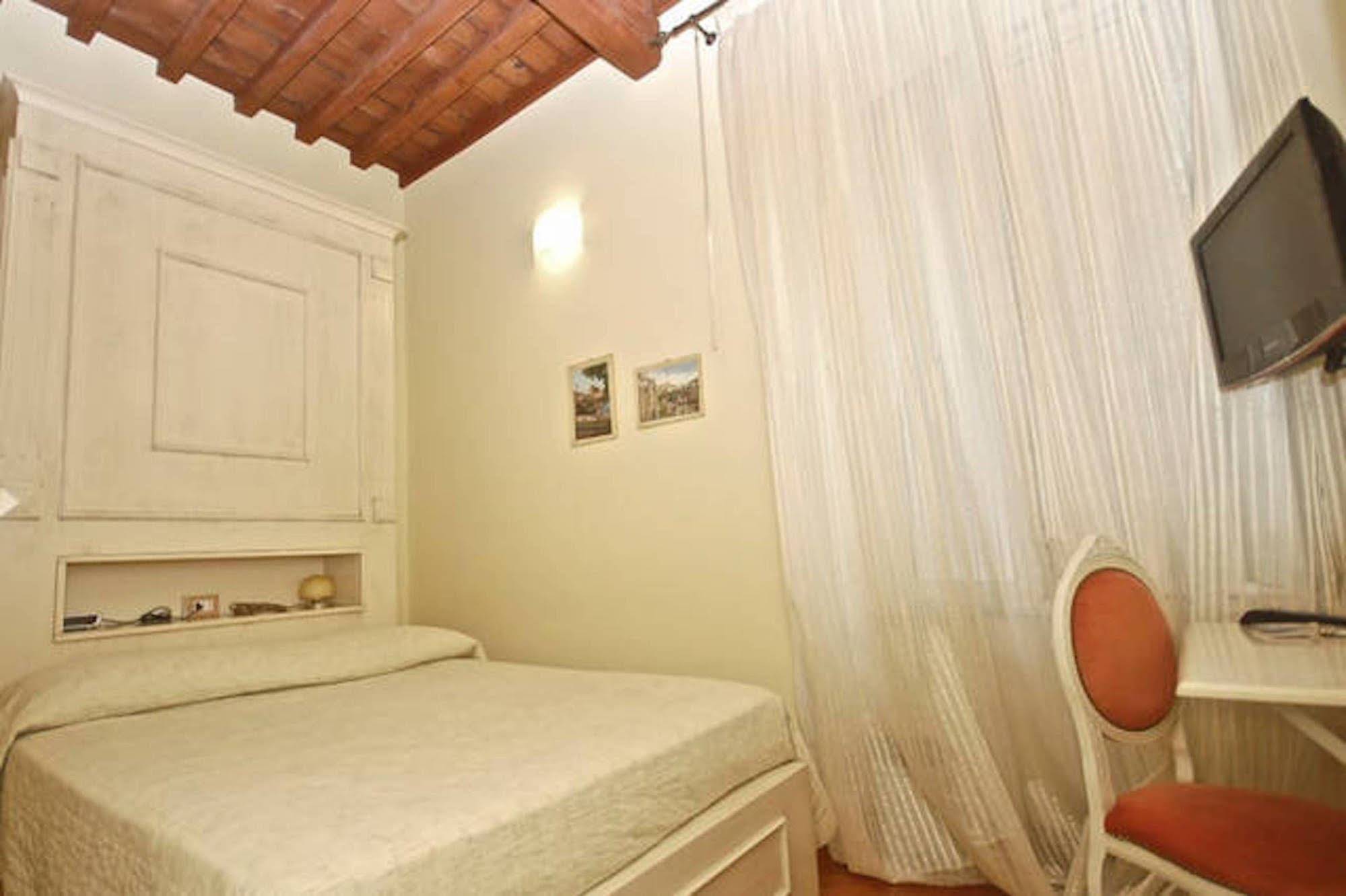 House & The City Colosseo Apartments