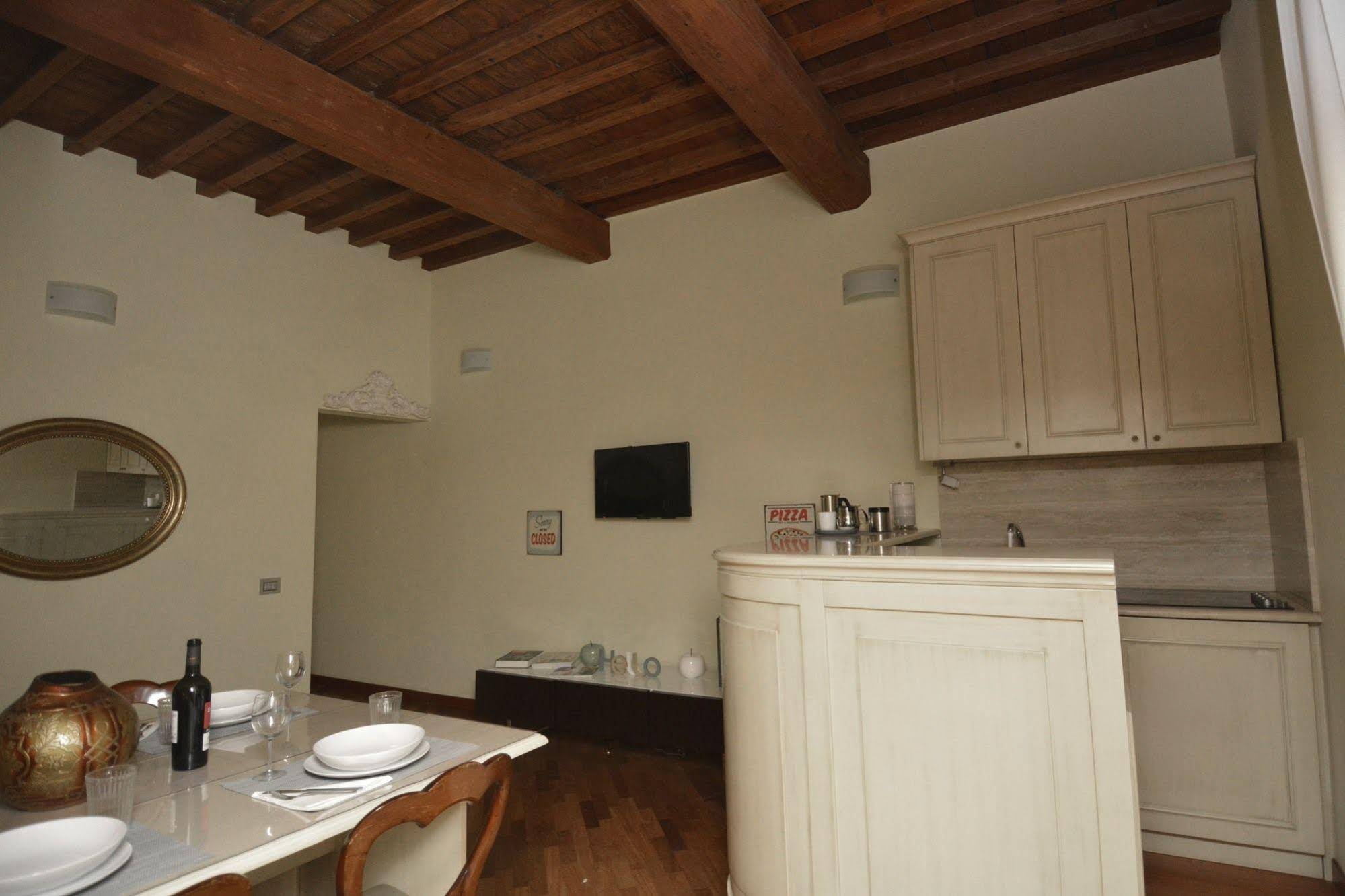 House & The City Colosseo Apartments