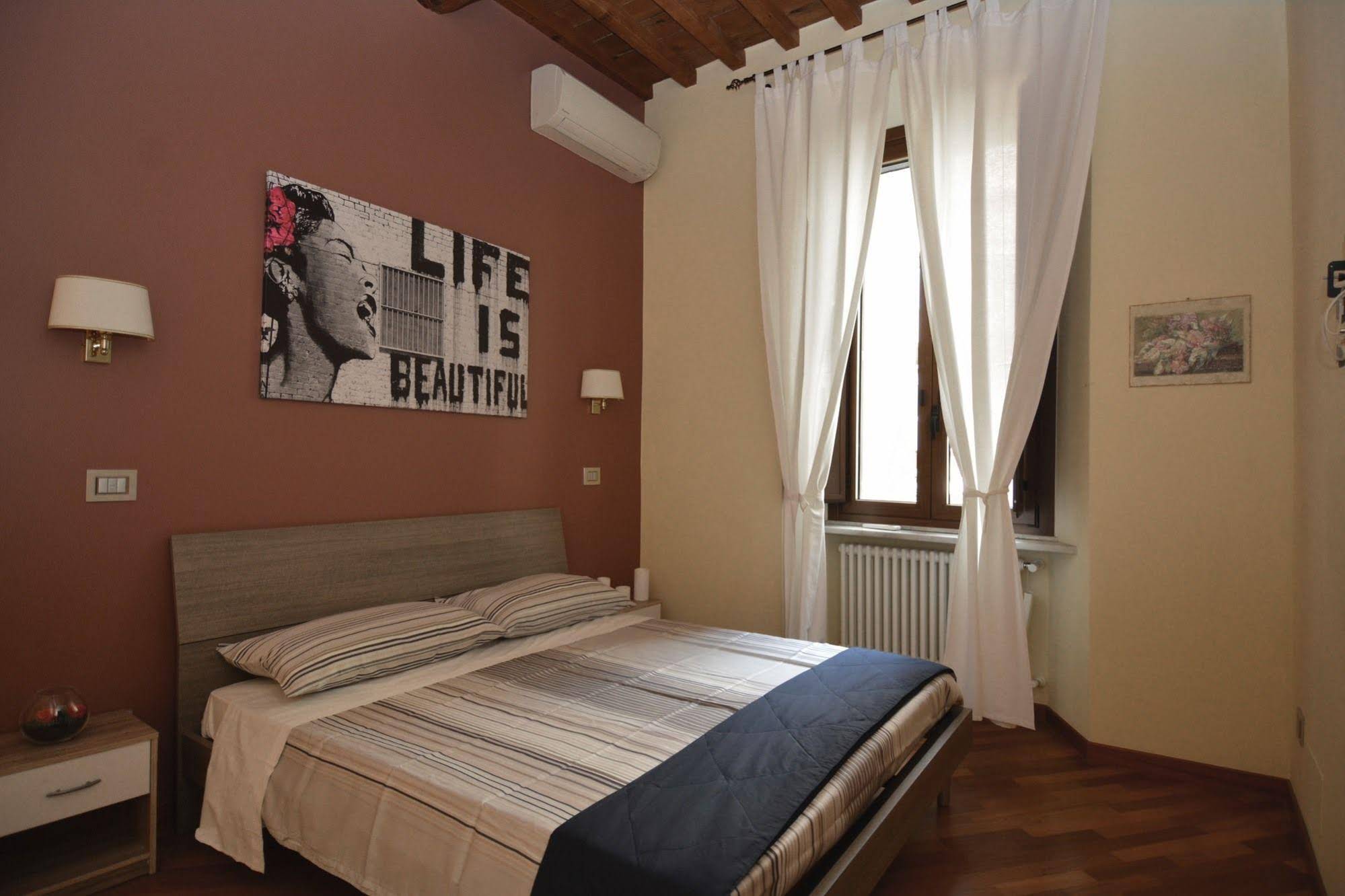 House & The City Colosseo Apartments