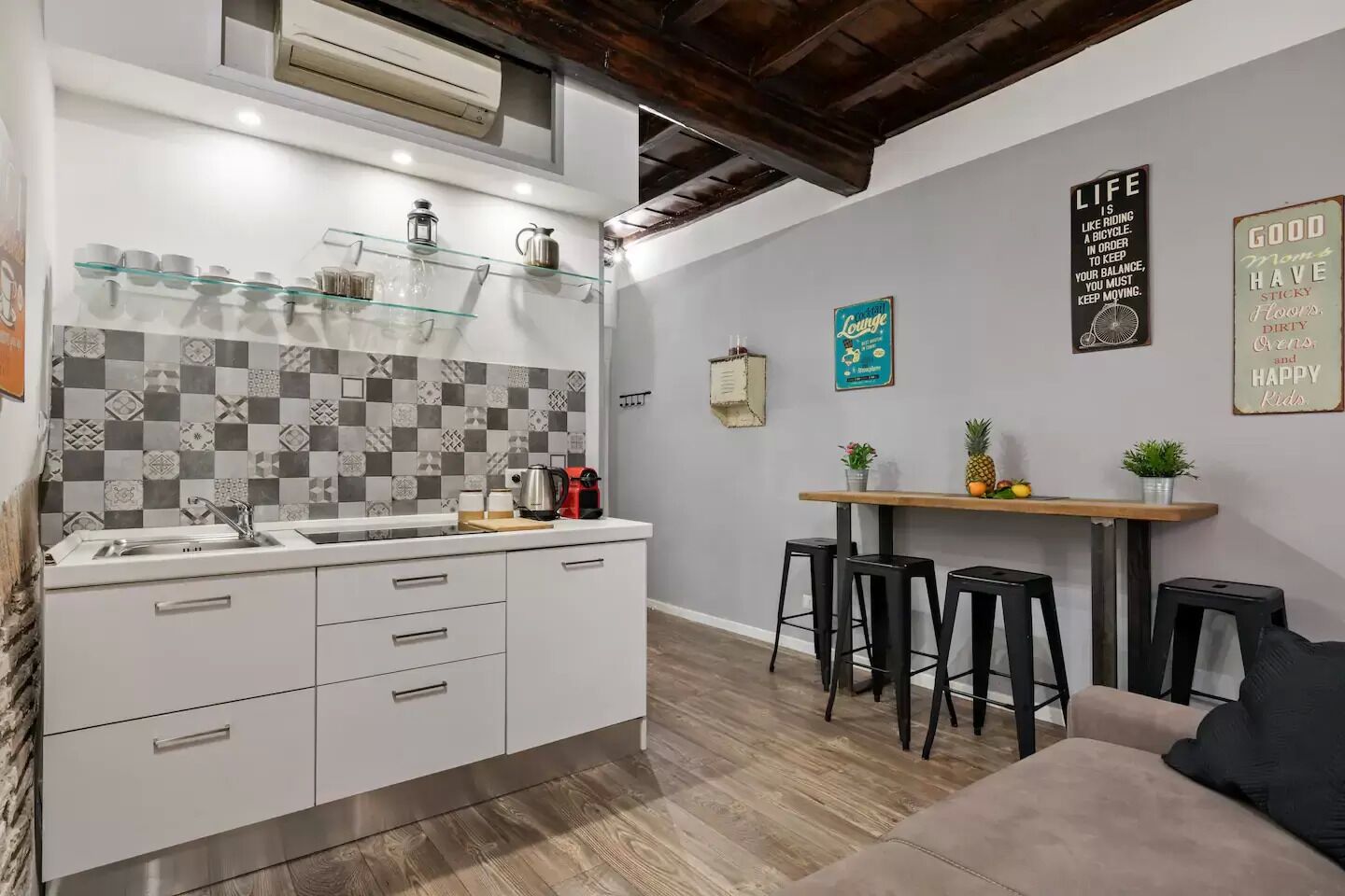 Monti House 118