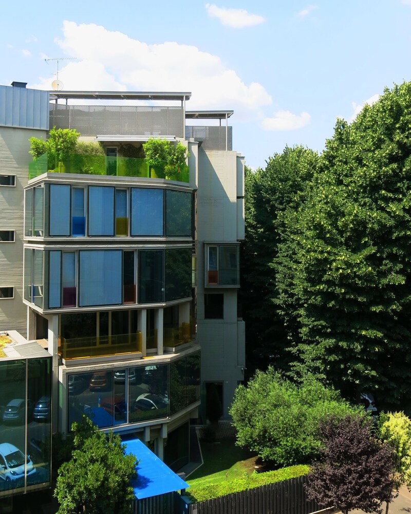Nik House