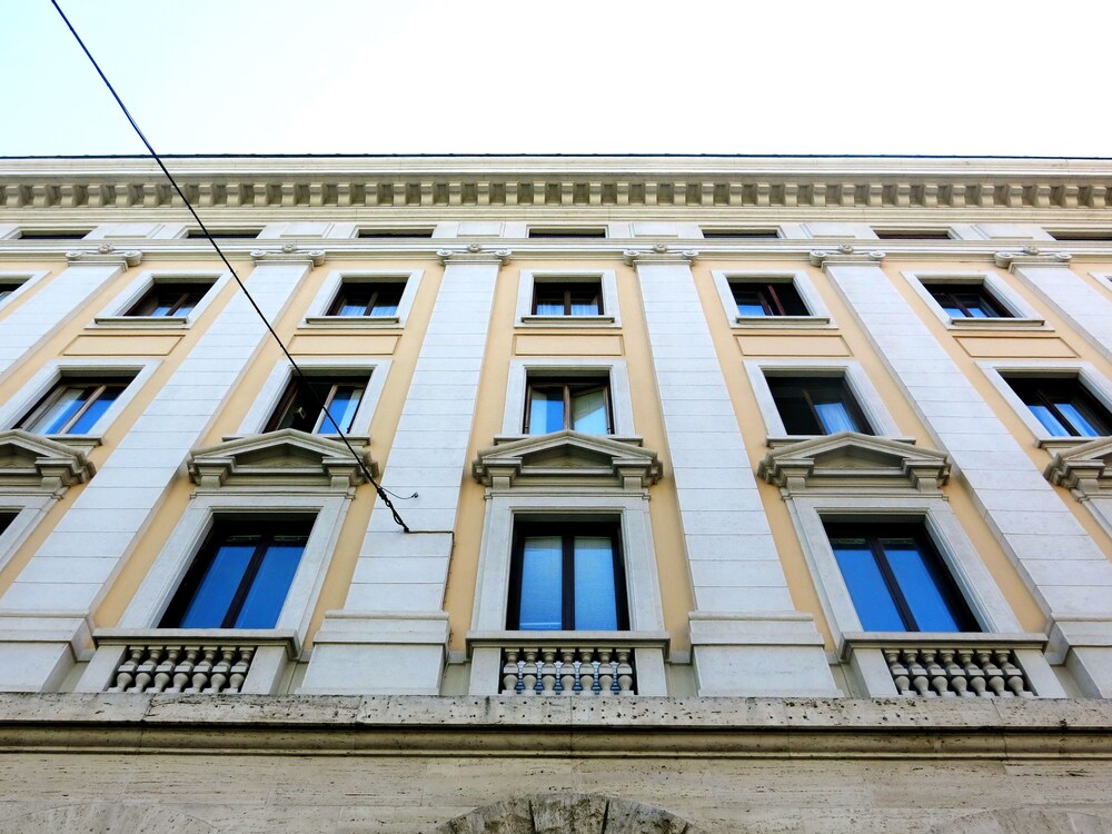 Nik House