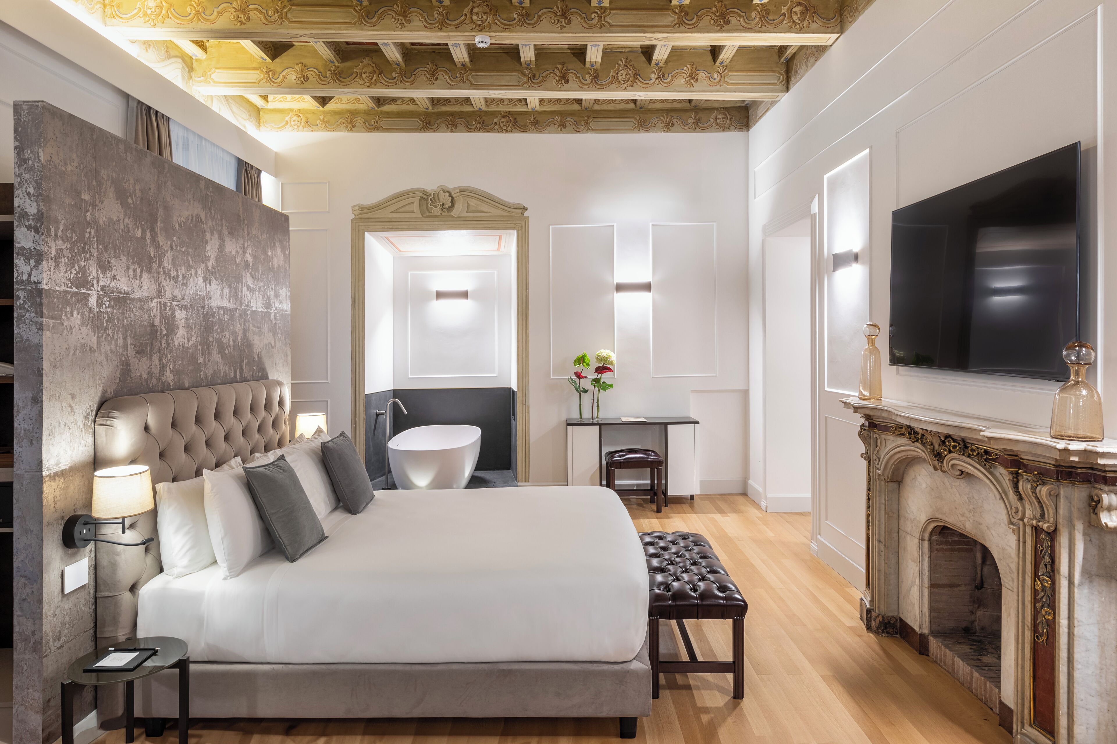 Palazzo Goldoni Condotti Collection