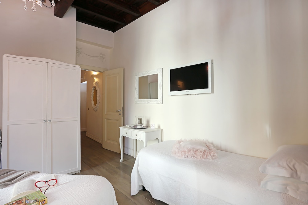 Piazzetta de' Monti Suites