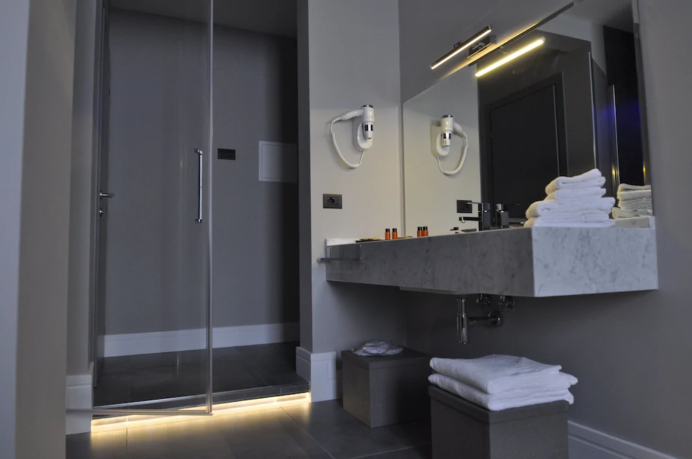 Place 24 Suites & Wellness