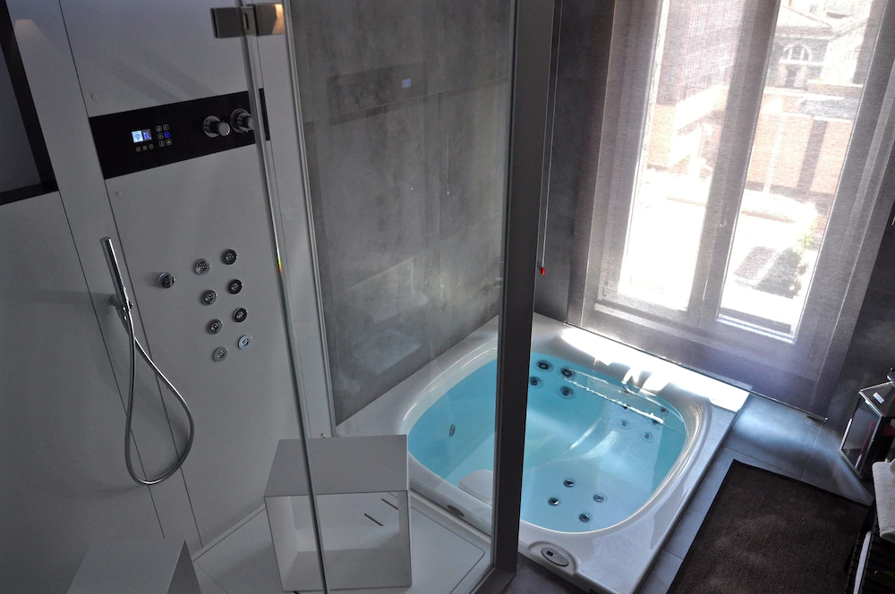 Place 24 Suites & Wellness