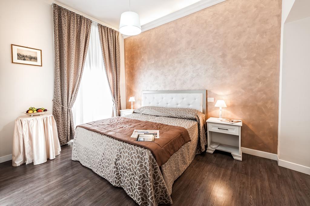 Relais De L'Opera