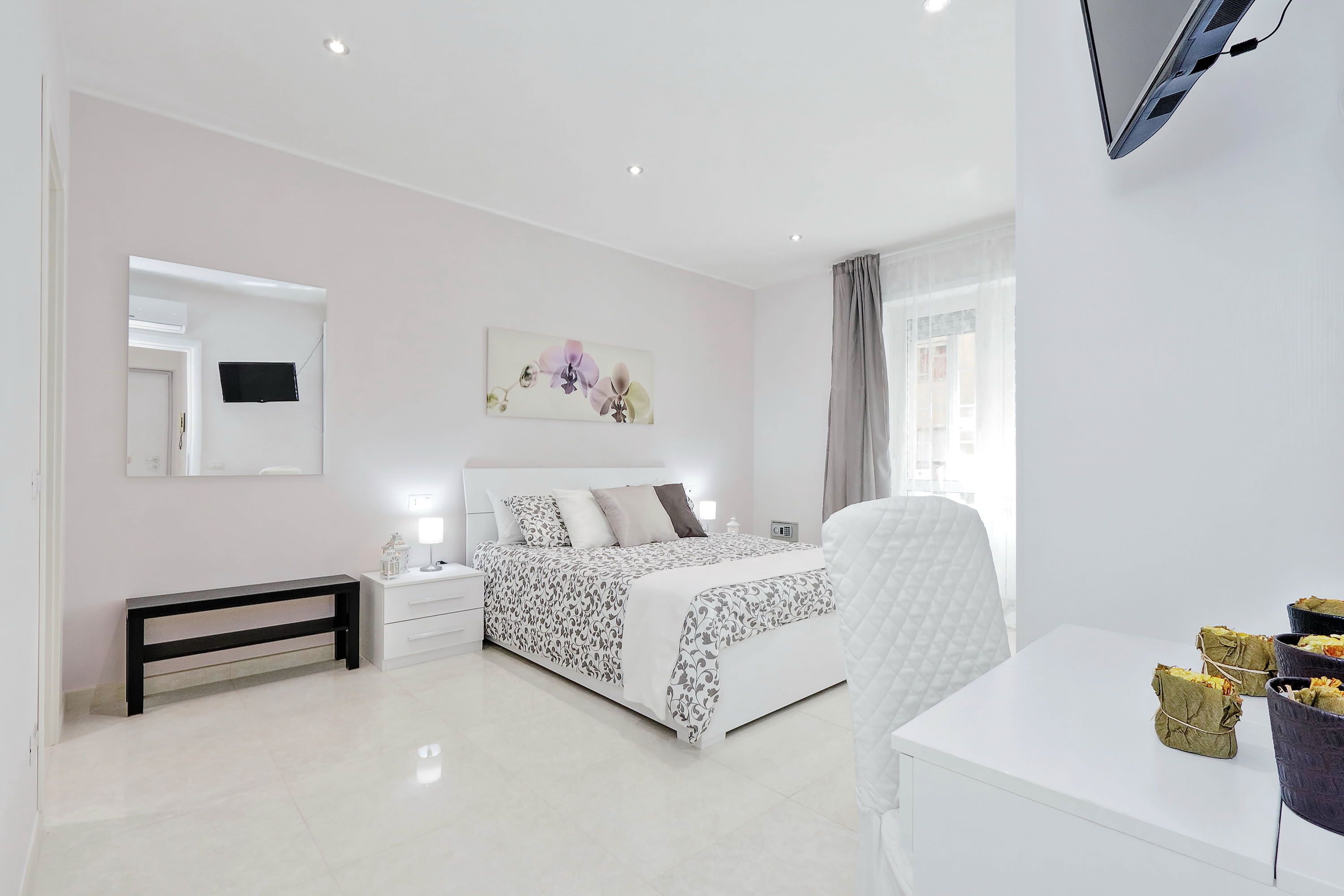 Roman Holiday Charming