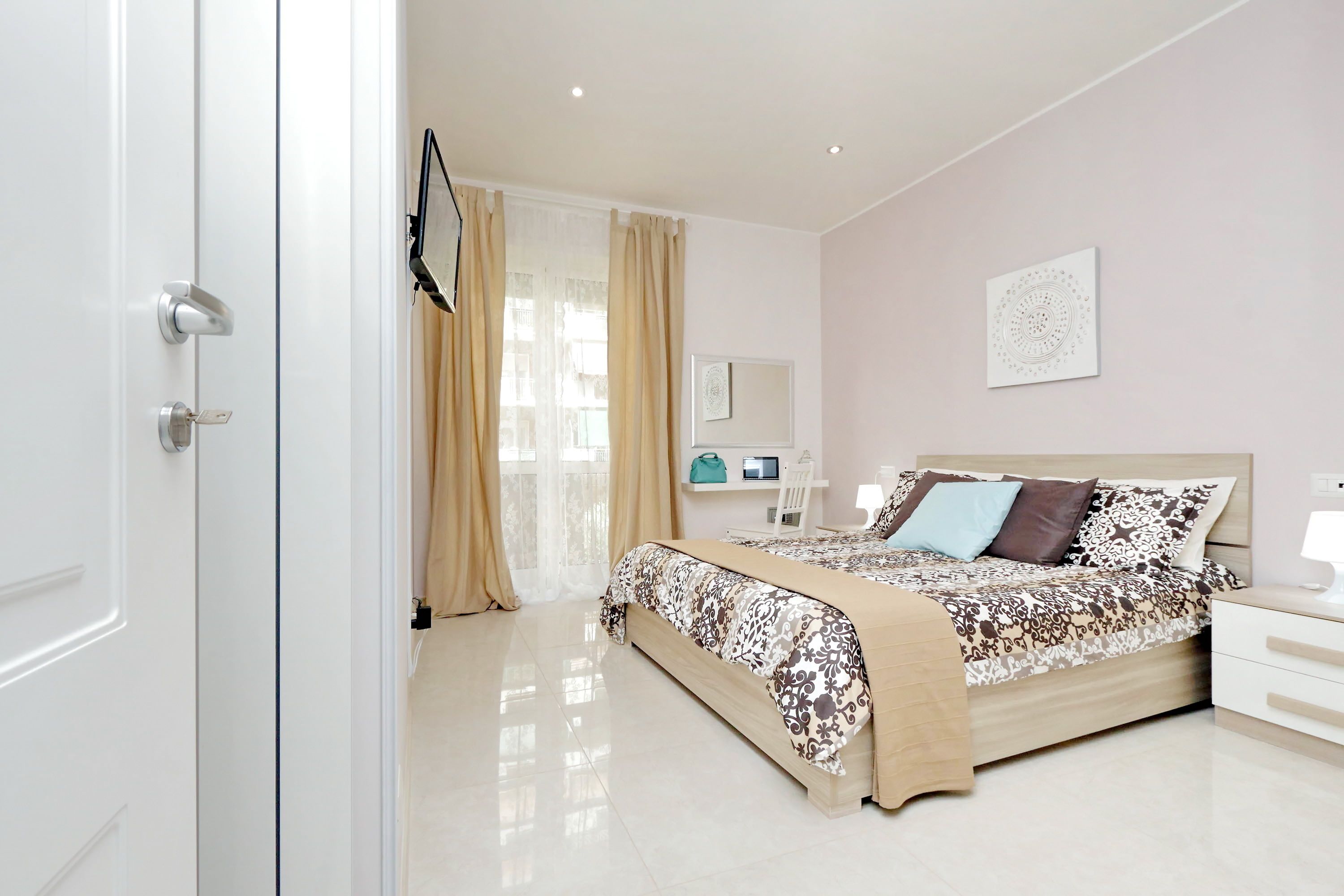 Roman Holiday Charming