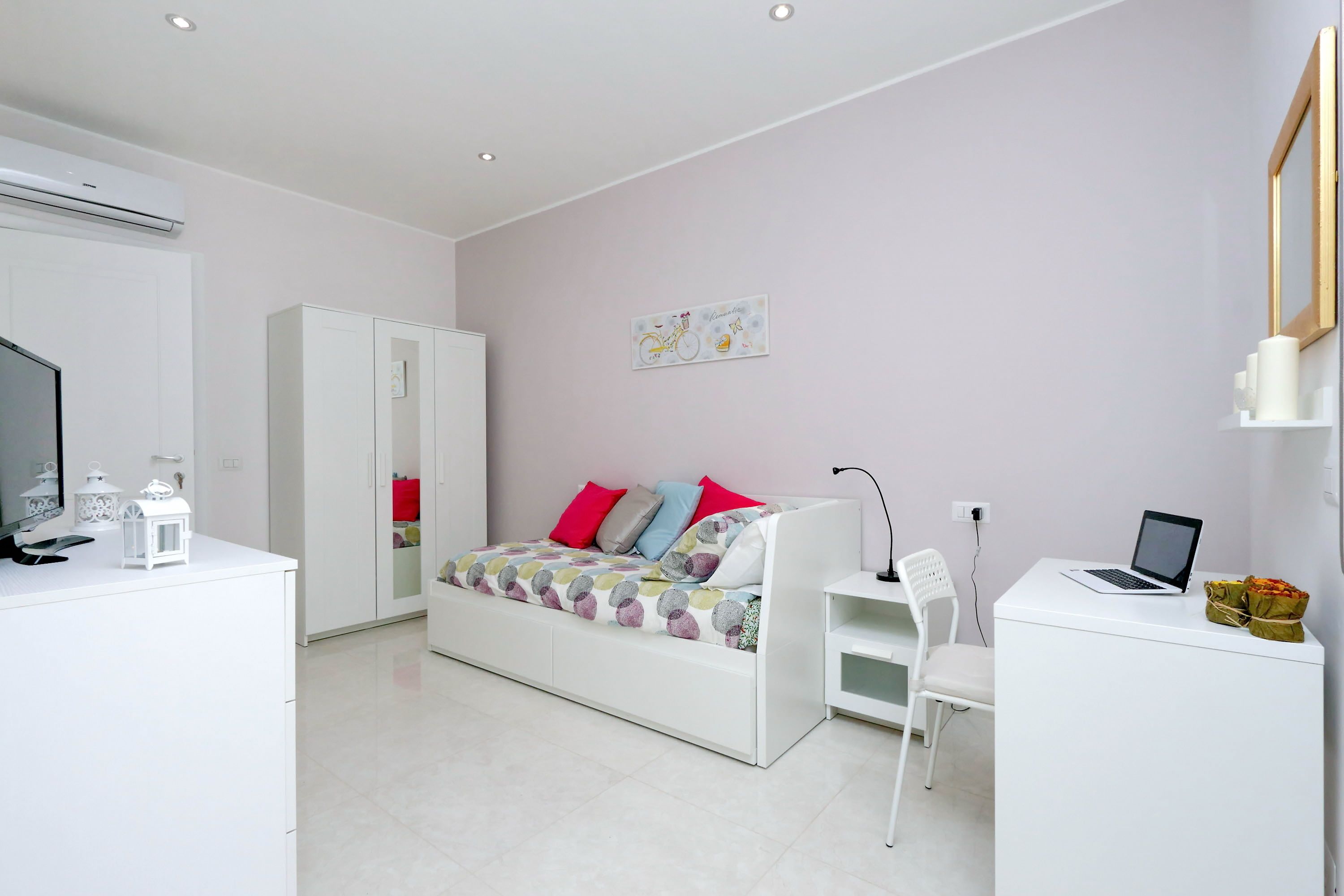 Roman Holiday Charming