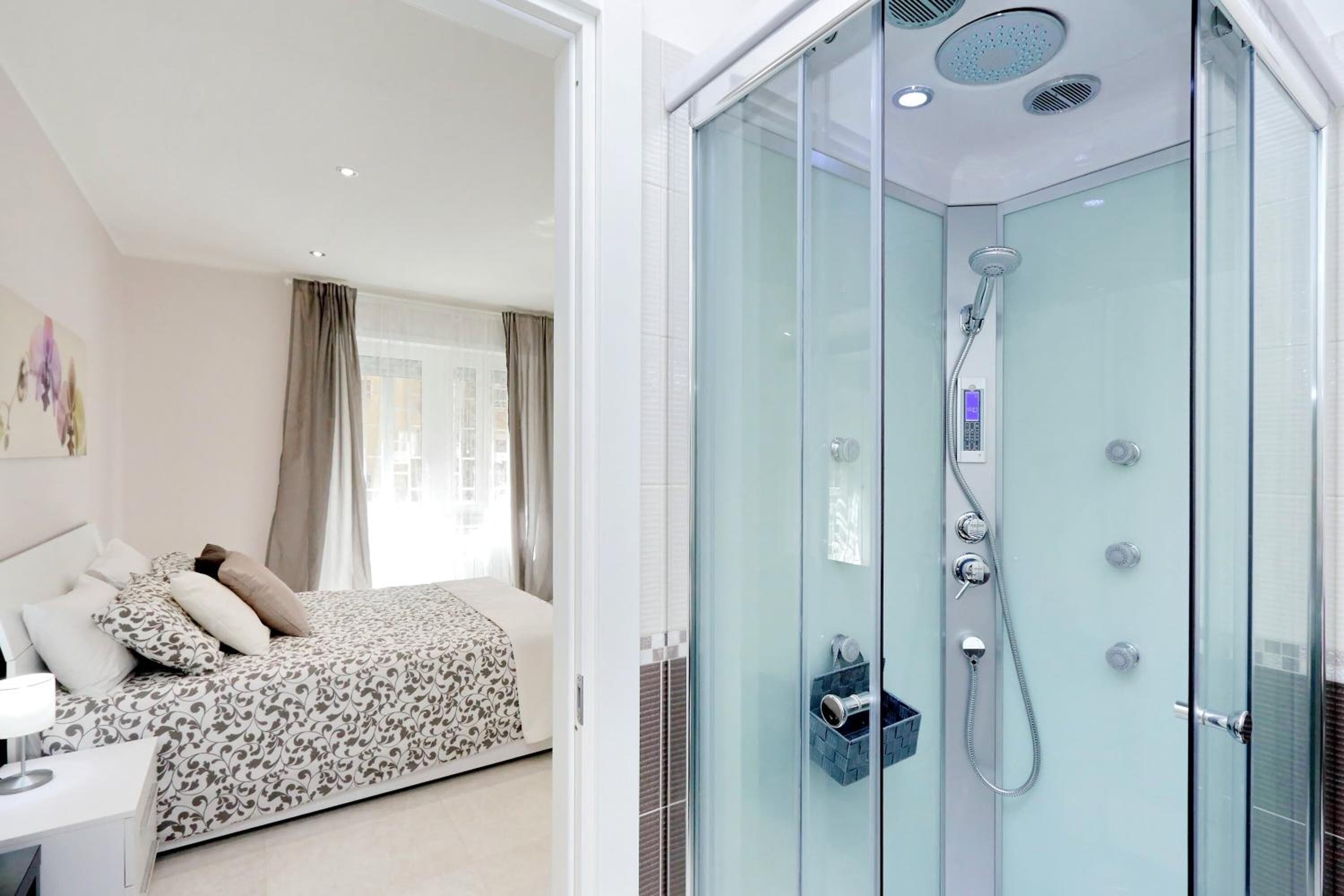 Roman Holiday Charming