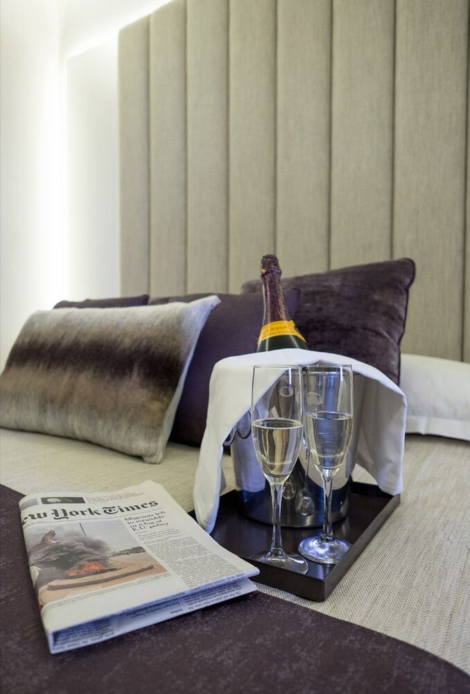 Room 230 Roma Luxury Suites