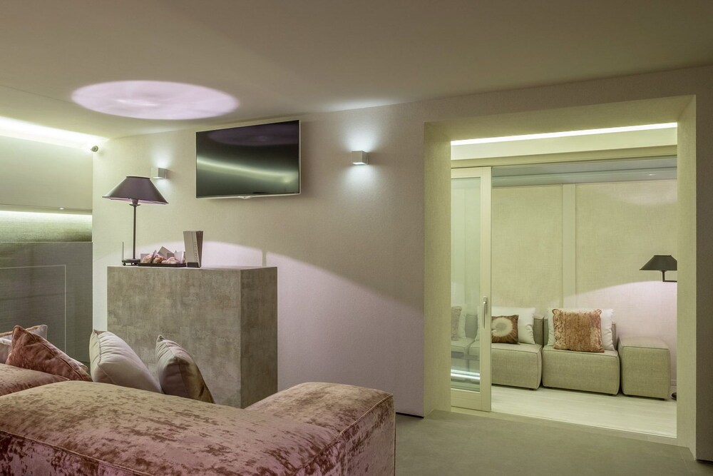 Room 230 Roma Luxury Suites
