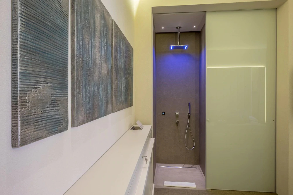 Room 230 Roma Luxury Suites