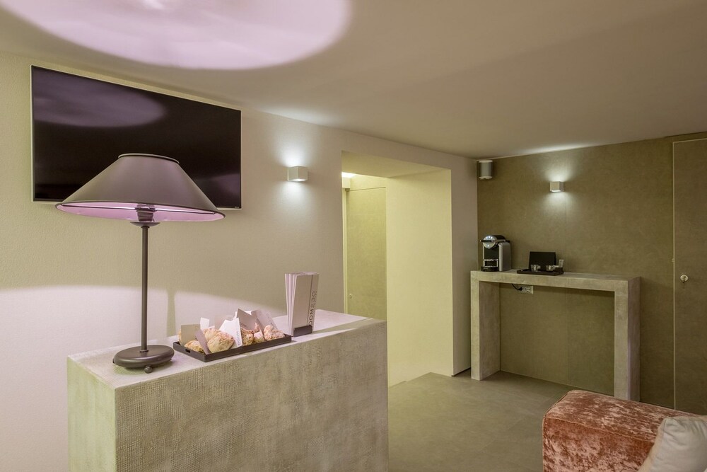 Room 230 Roma Luxury Suites
