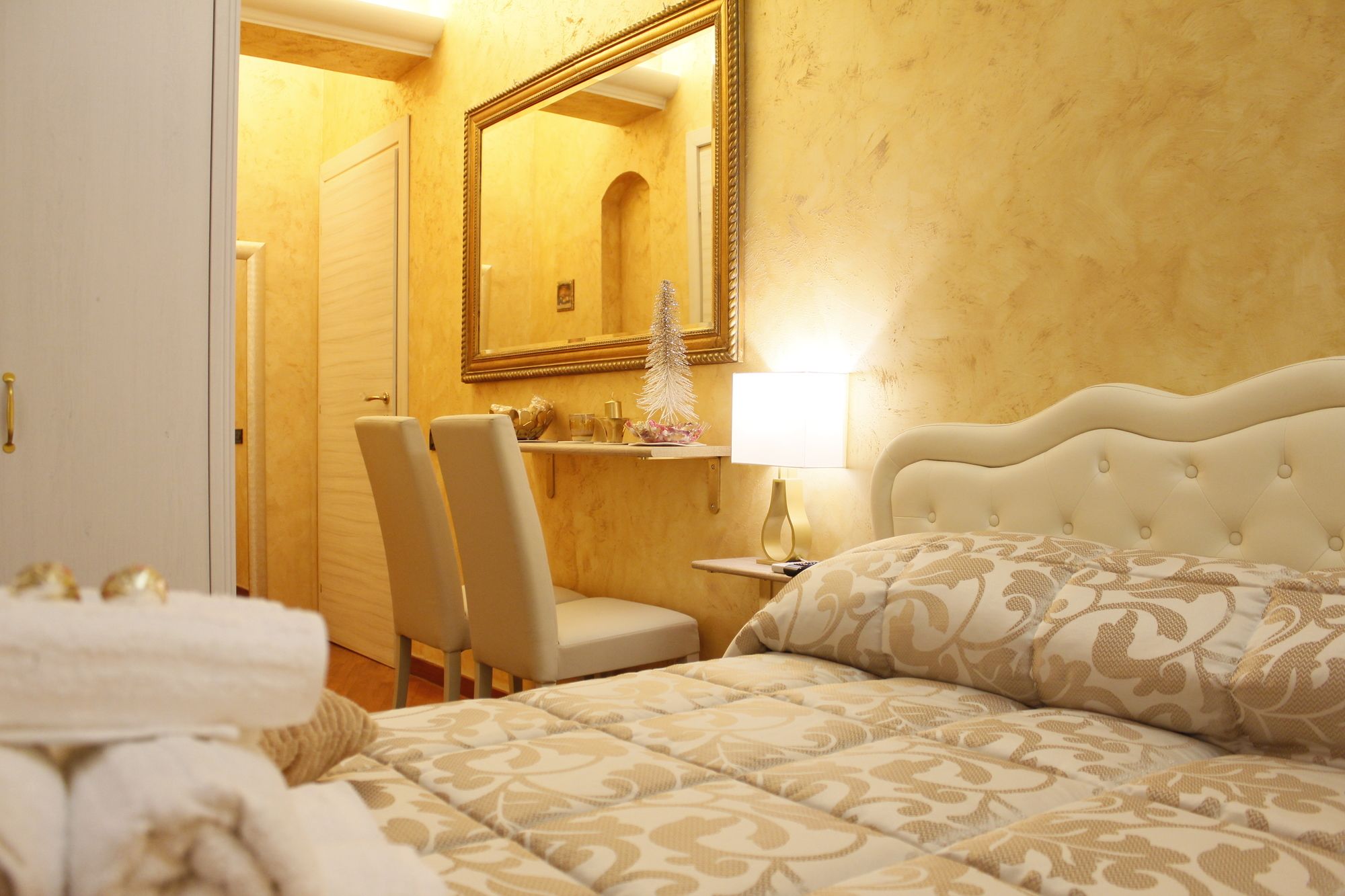 San Pietro Golden Rooms