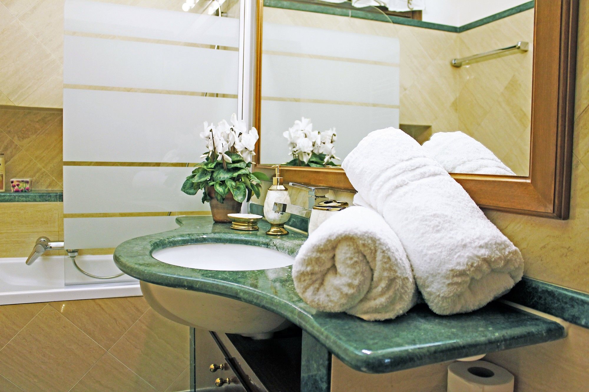 San Pietro Golden Rooms