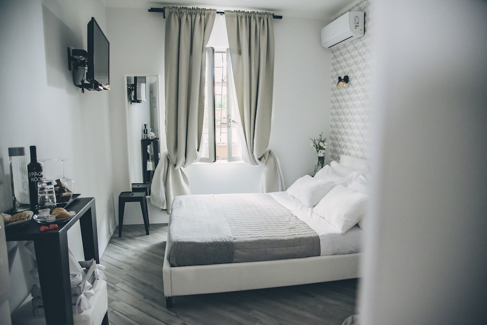 Spagna Rooms