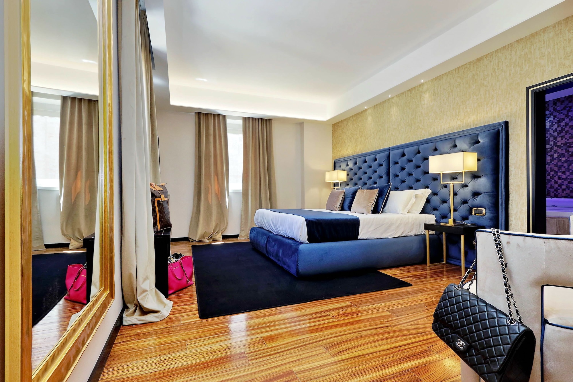 Spanish Diamond Luxury Suites & Jacuzzi