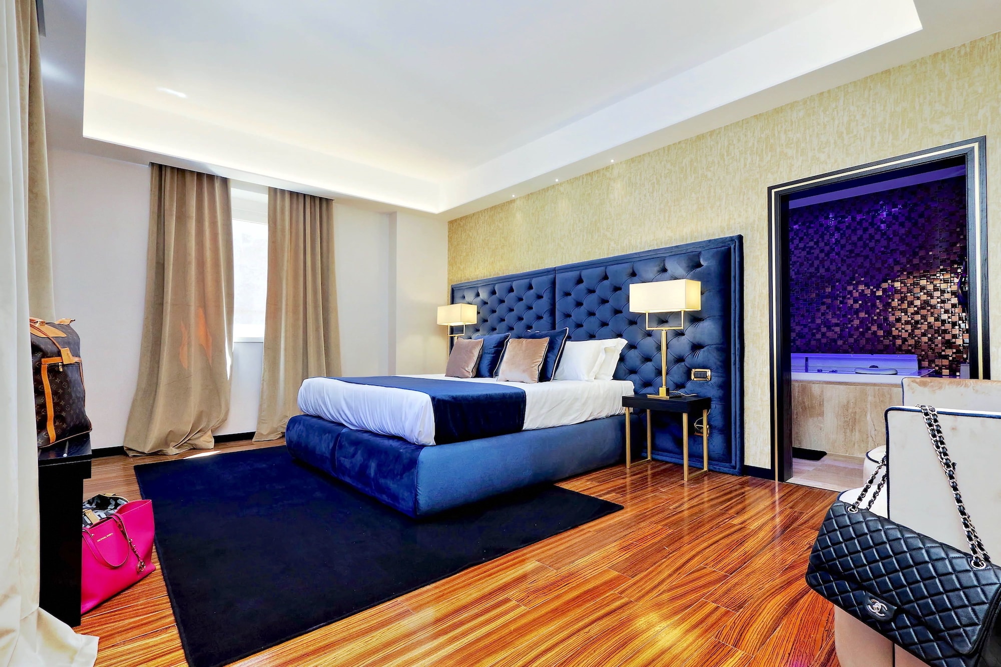 Spanish Diamond Luxury Suites & Jacuzzi