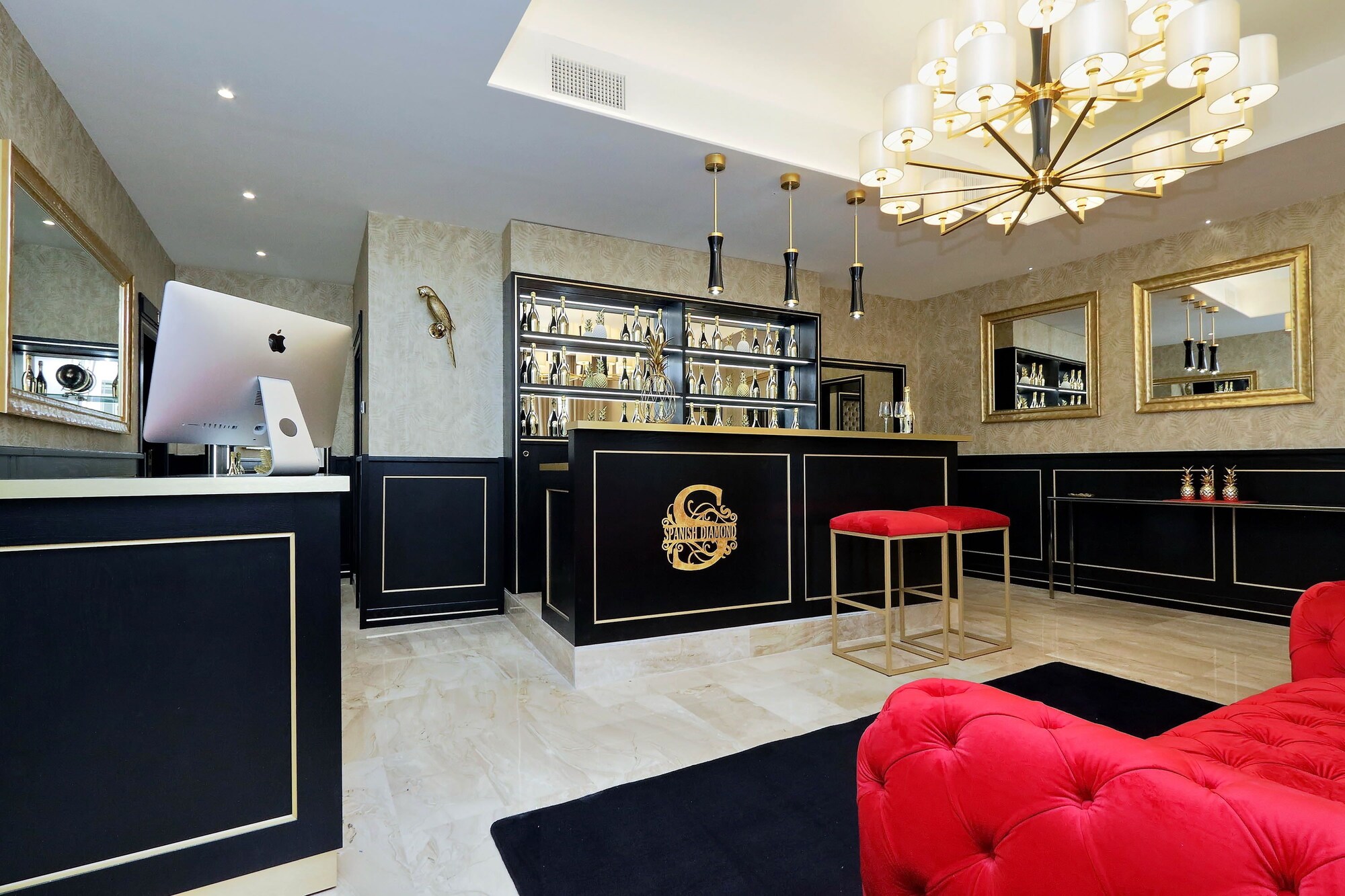 Spanish Diamond Luxury Suites & Jacuzzi