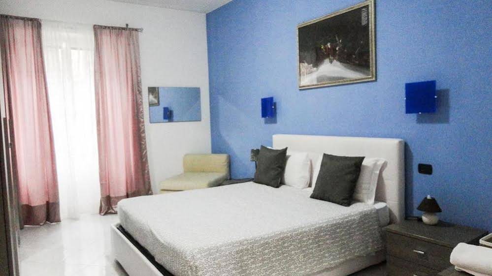 Suites Holiday Rooms