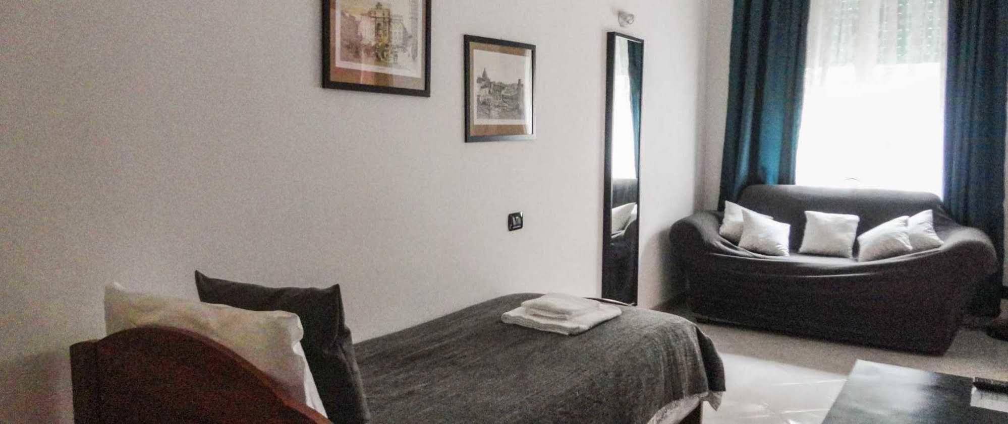 Suites Holiday Rooms