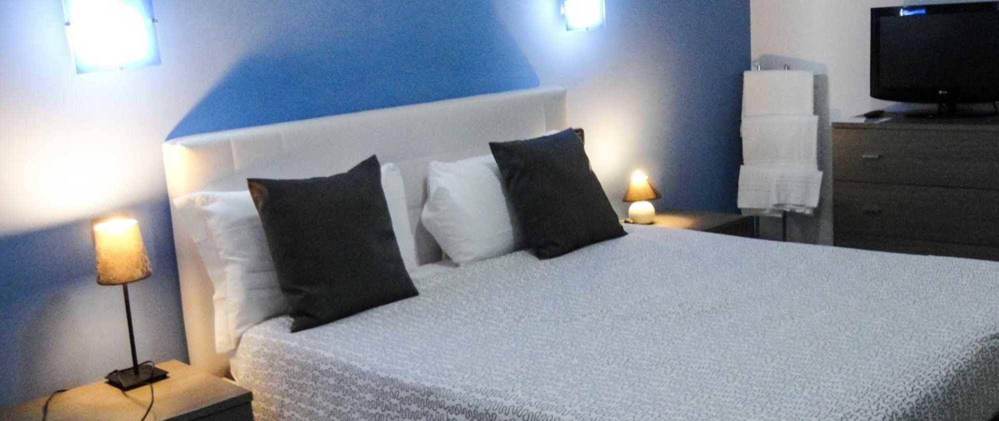 Suites Holiday Rooms