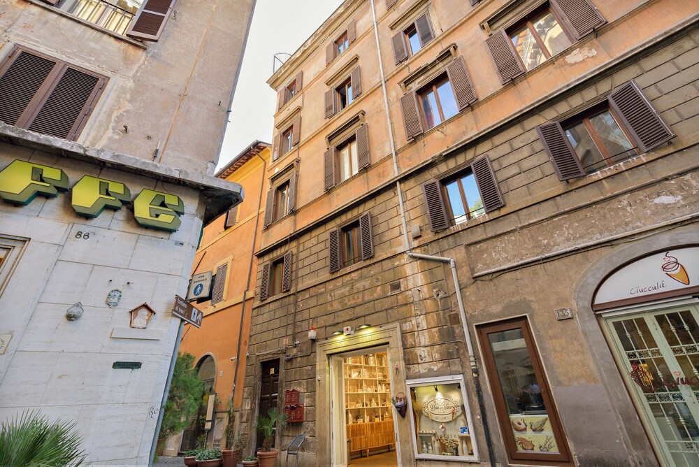 The Pantheon Apartment