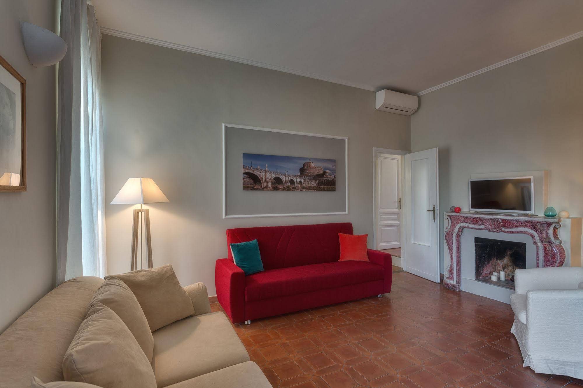 Tritone Top House