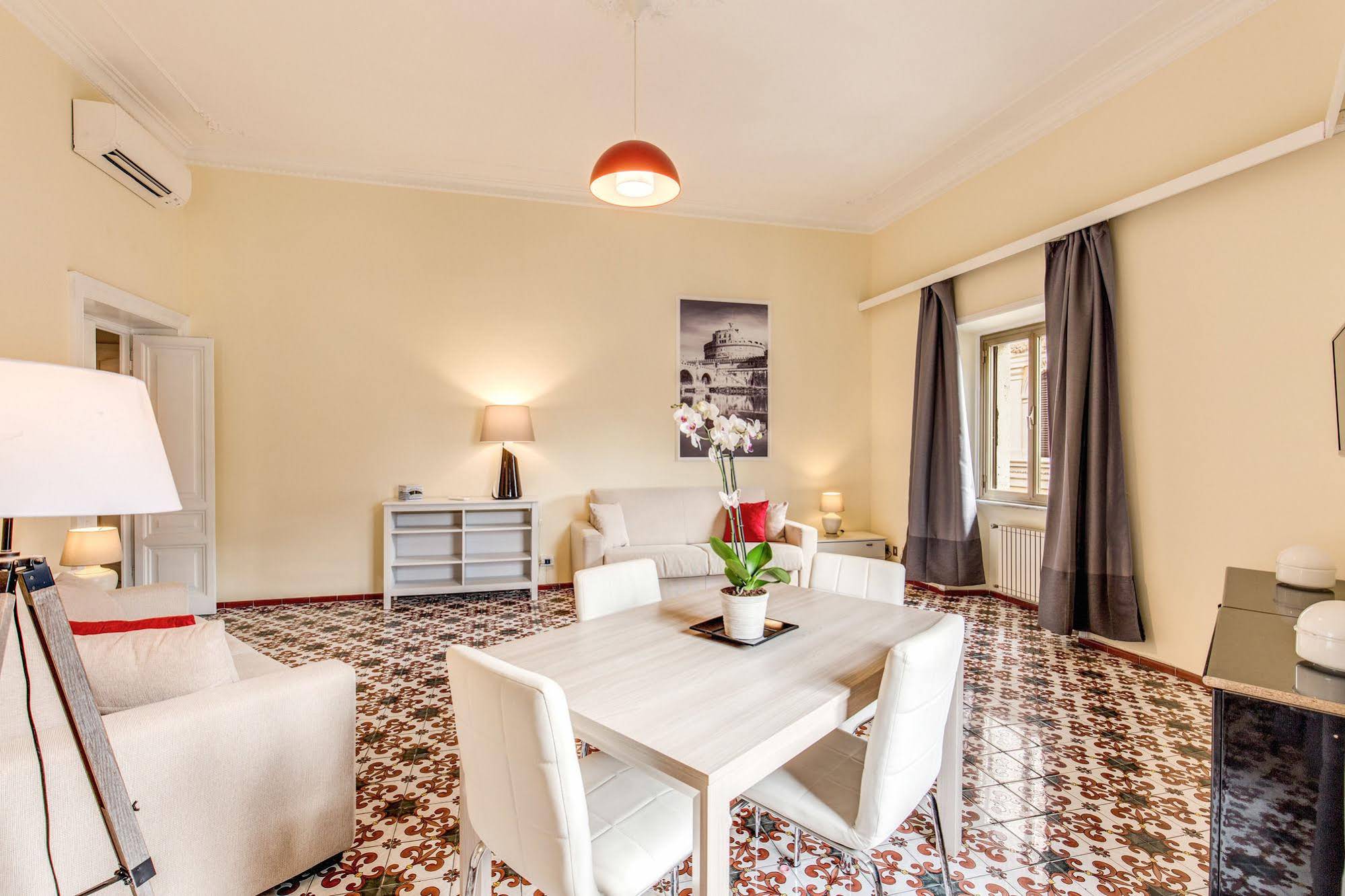 Tritone Top House