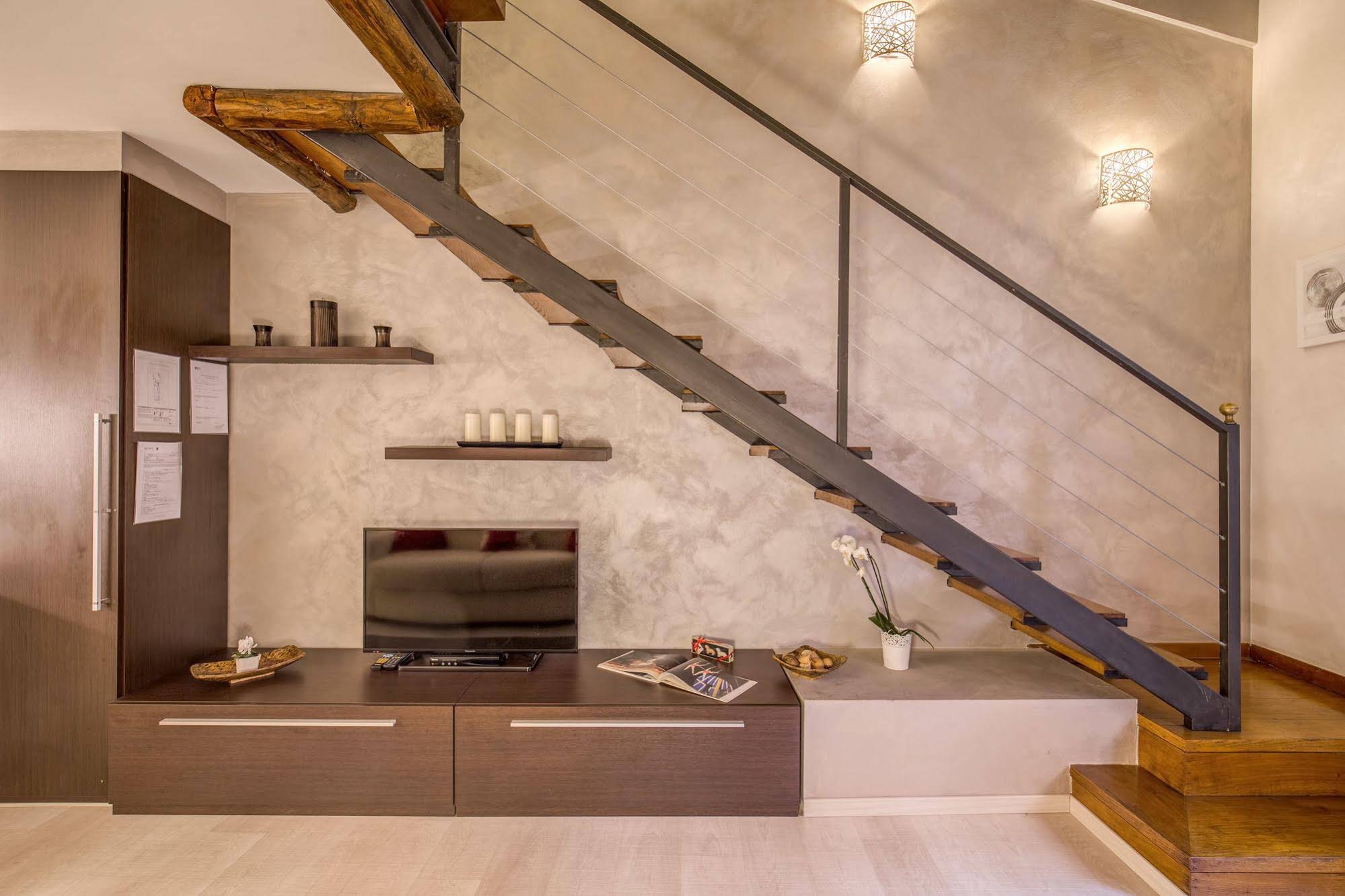 Tritone Top House