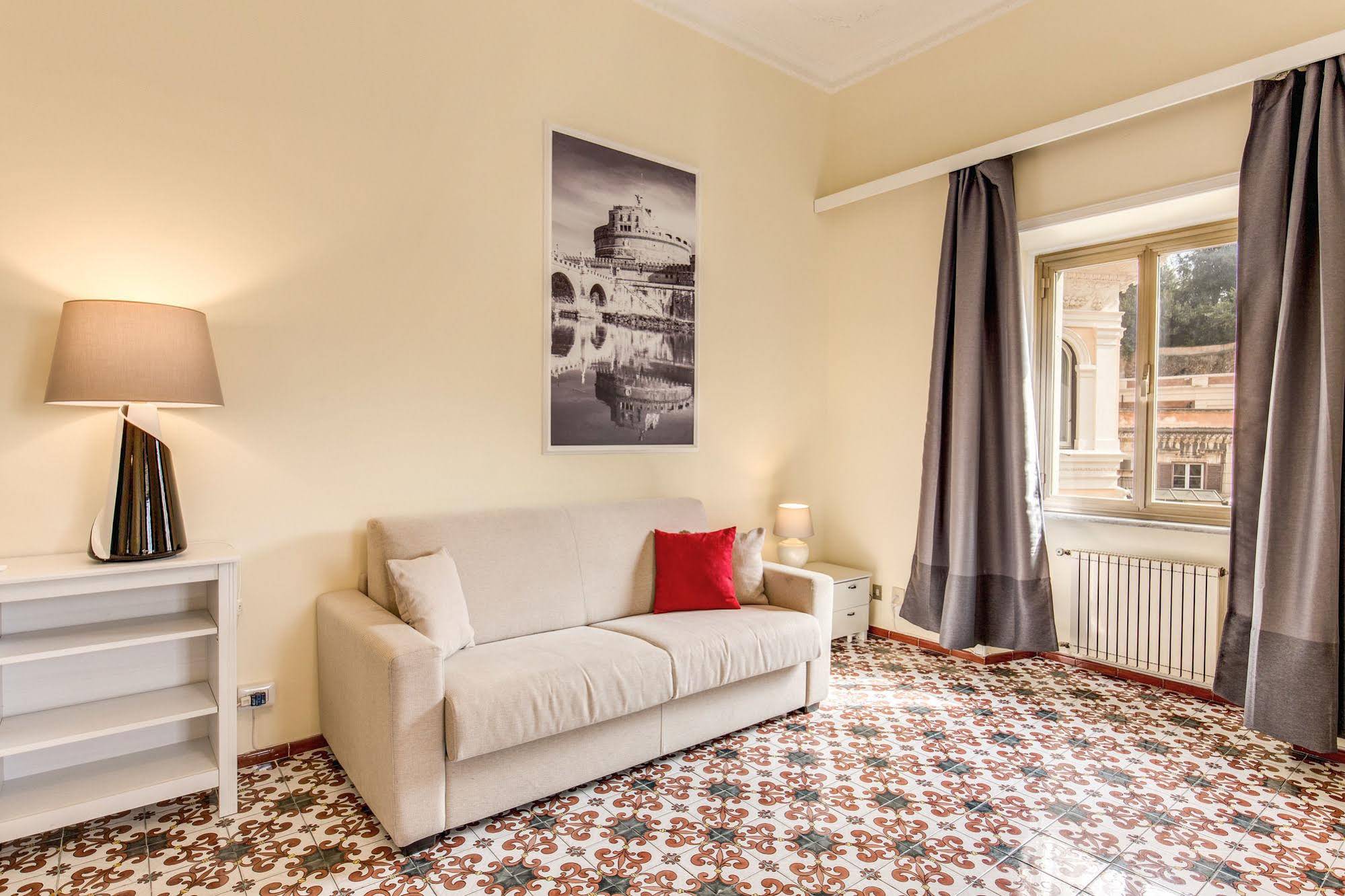 Tritone Top House
