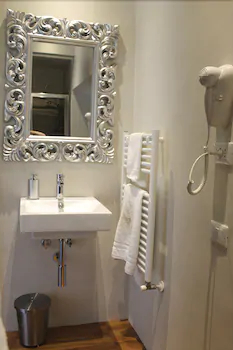 Vacanze Romane Rooms