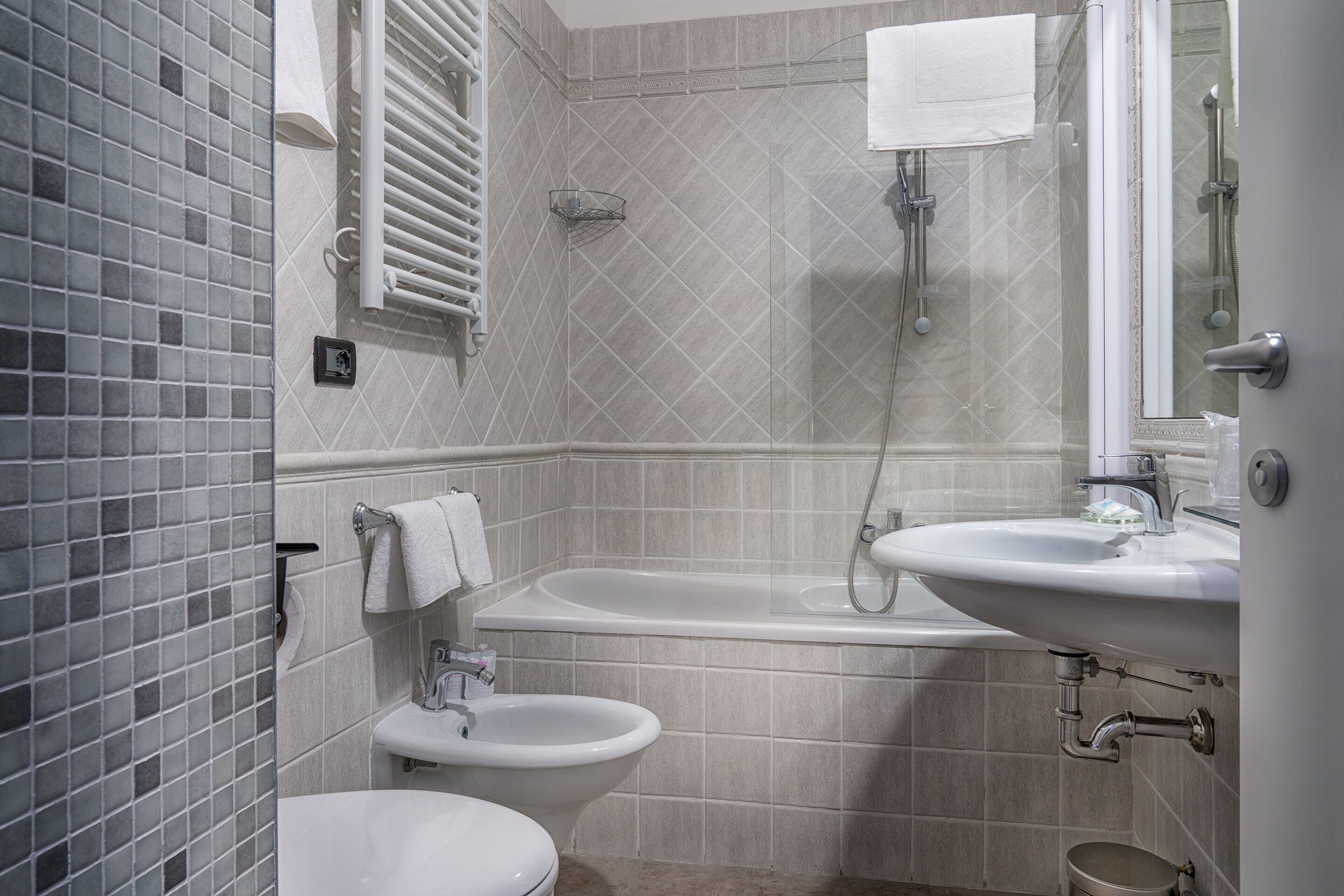 Varese Hotel