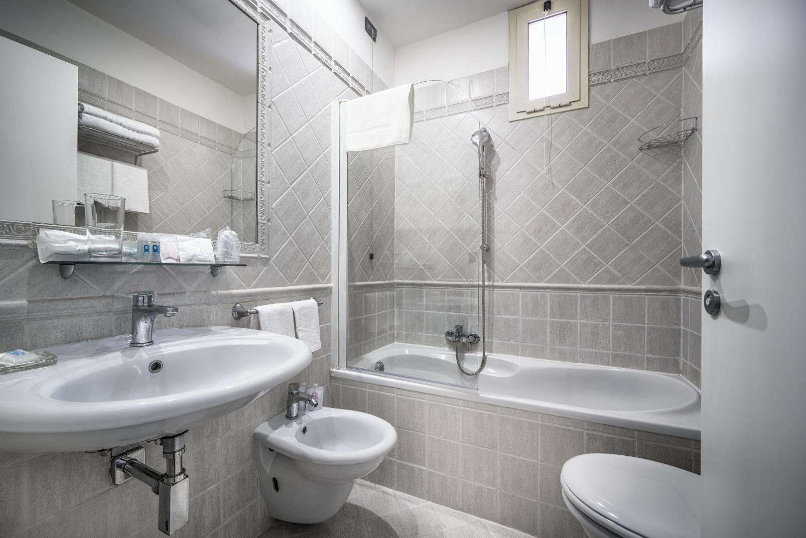 Varese Hotel