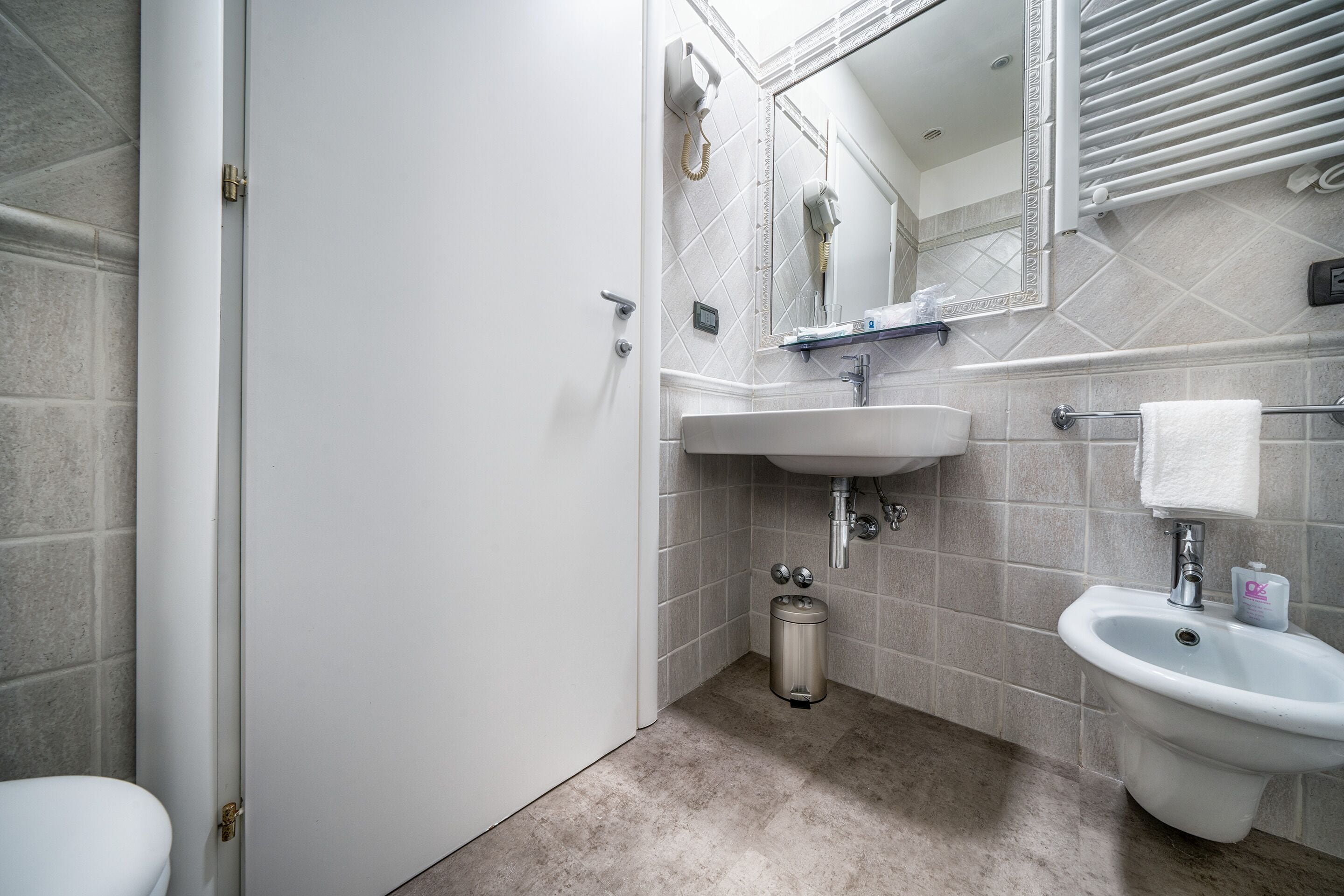 Varese Hotel