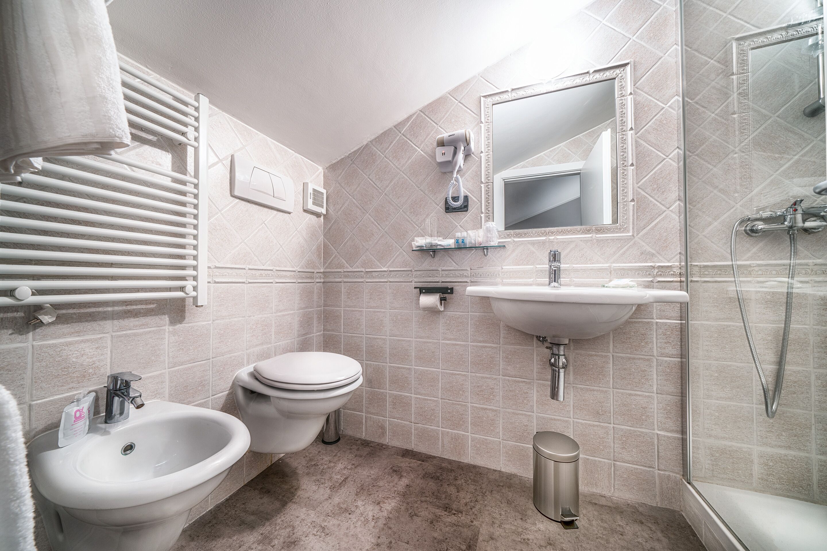 Varese Hotel