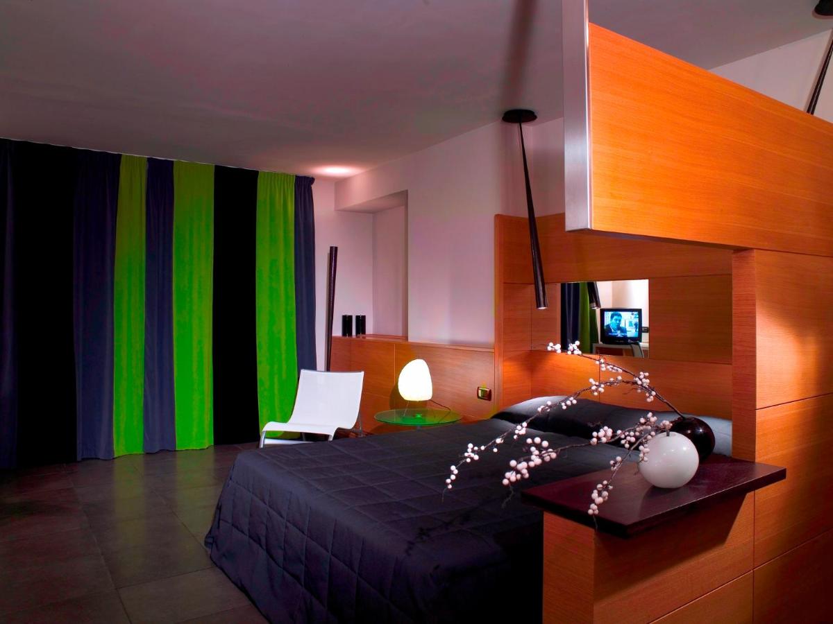 Hotel Zone