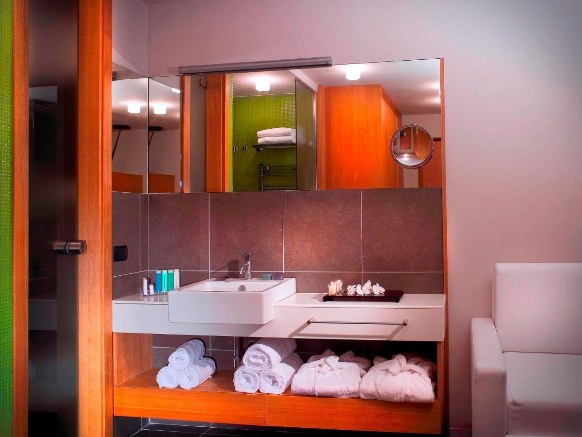 Hotel Zone