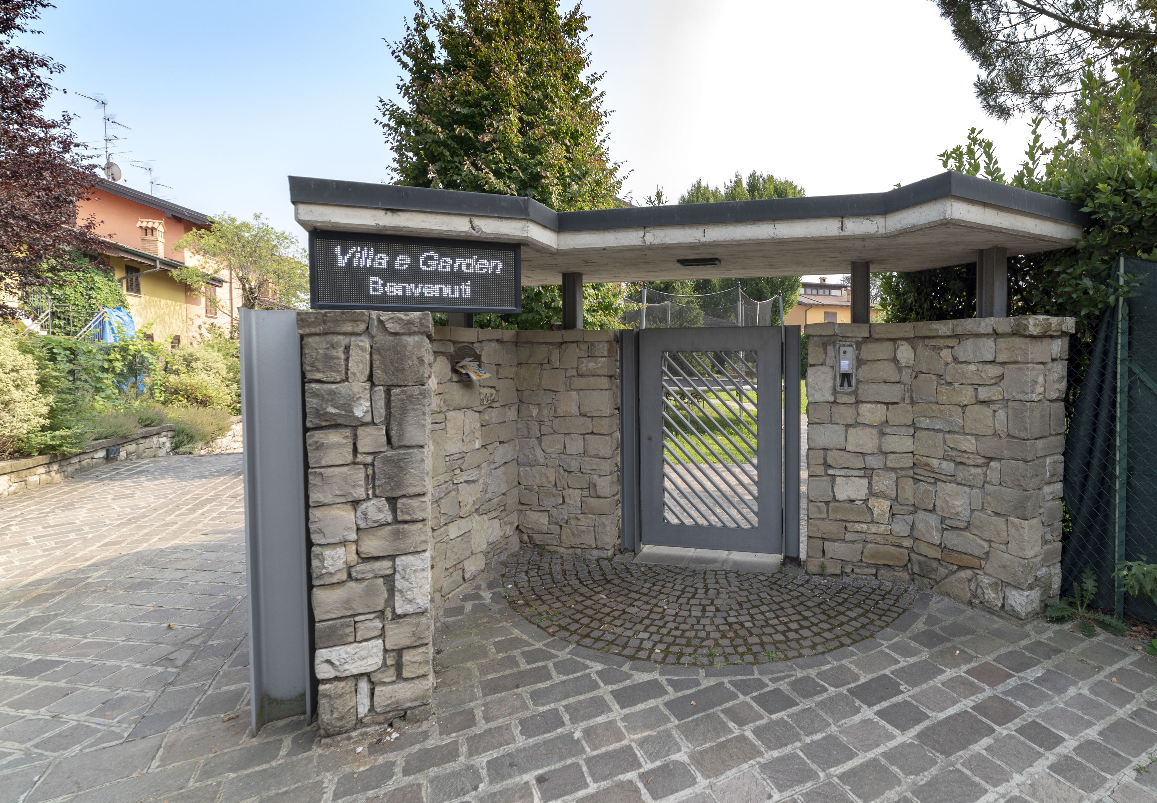 Villa & Garden