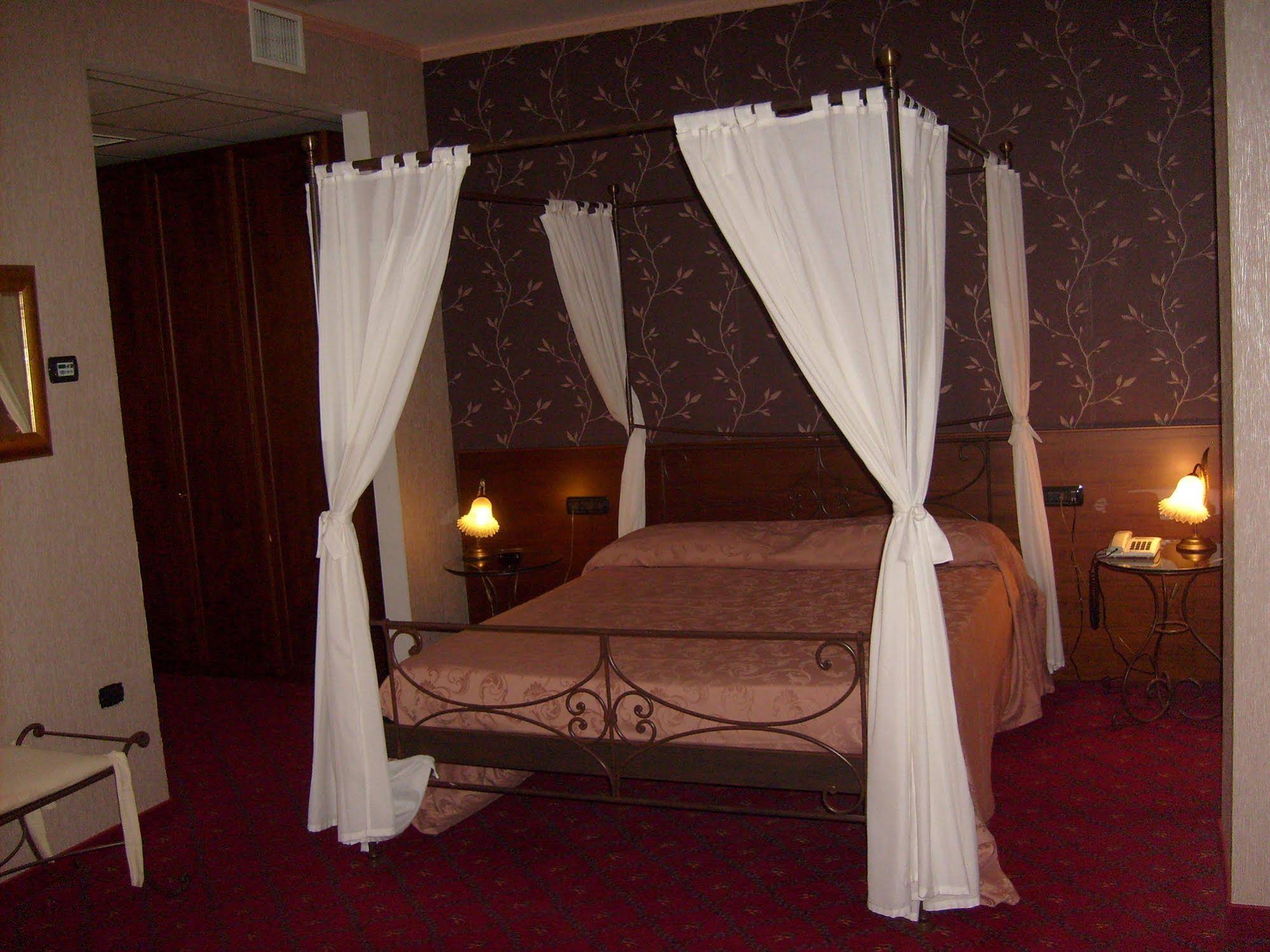 Hotel Motel Flower